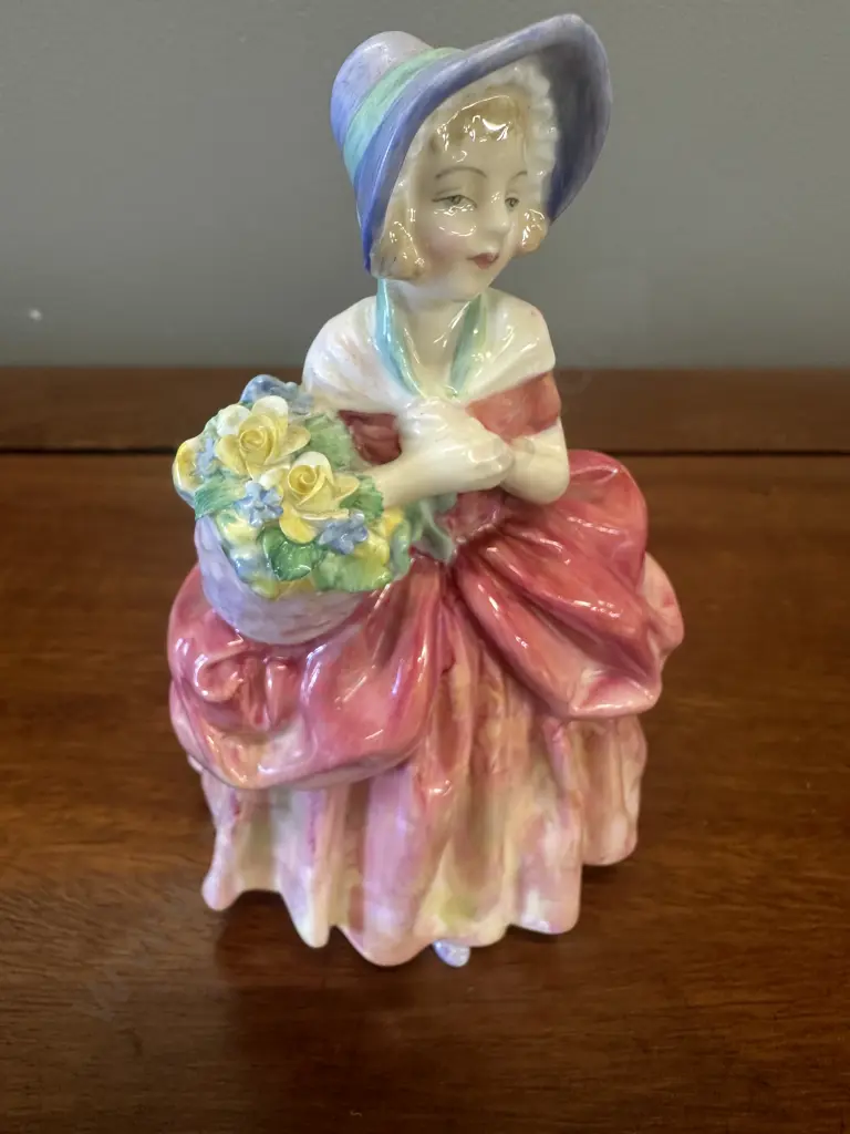 Royal Doulton 'Cissie' Figurine HN1809 H13cm. Image 1++